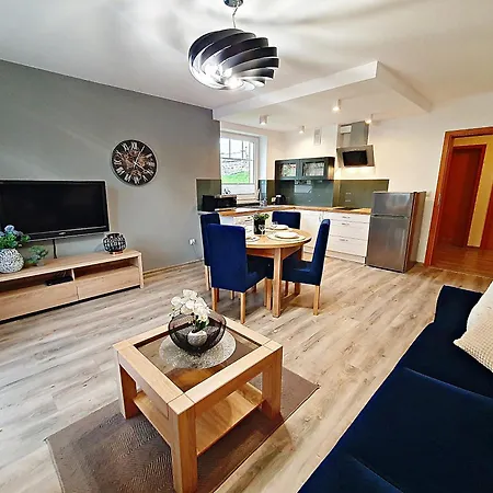 Sun&fun Pod Debami Nad Lomnica 1b I 2b- Blisko Centrum, Dworca Pkp, Sklepow W Otoczeniu Zieleni * Карпач