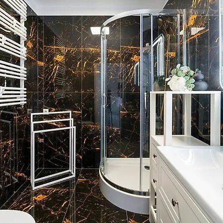 Sun&fun Pod Debami Nad Lomnica 1b I 2b- Blisko Centrum, Dworca Pkp, Sklepow W Otoczeniu Zieleni Апартаменты *