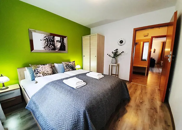 Sun&fun Pod Debami Nad Lomnica 1b I 2b- Blisko Centrum, Dworca Pkp, Sklepow W Otoczeniu Zieleni