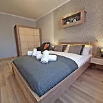 Pod Dębami Sun&fun Apartament *