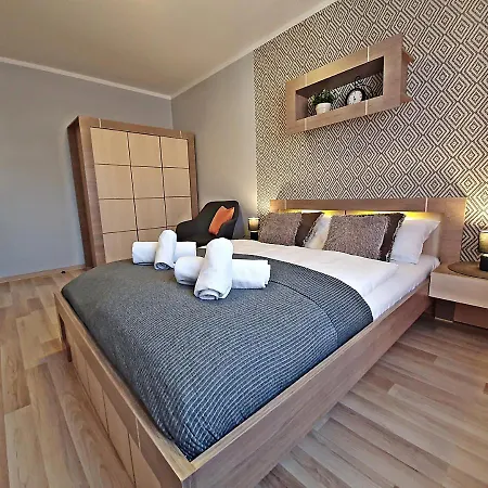 Sun&fun Pod Debami Nad Lomnica 1b I 2b- Blisko Centrum, Dworca Pkp, Sklepow W Otoczeniu Zieleni Διαμέρισμα *