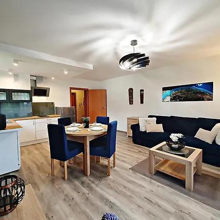 Sun&fun Pod Debami Nad Lomnica 1b I 2b- Blisko Centrum, Dworca Pkp, Sklepow W Otoczeniu Zieleni